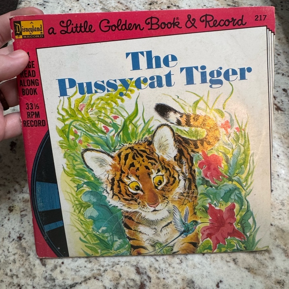 1972 THE PUSSYCAT TIGER golden book & golden record 45 rpm vinyl vintage Rare
